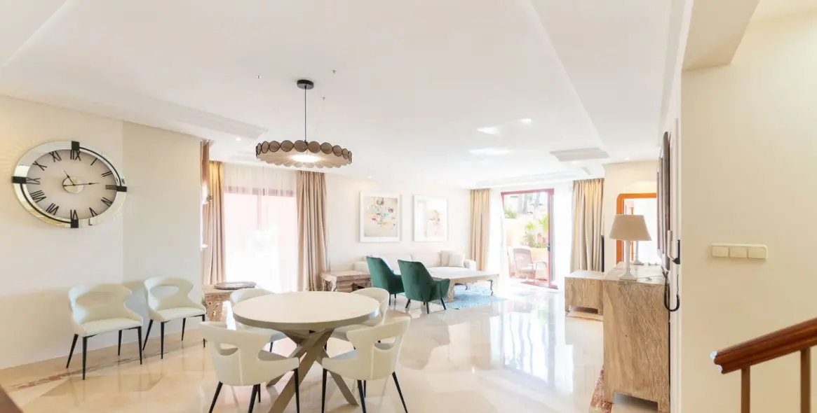 Long-term rent of penthouse in New Golden Mile 8