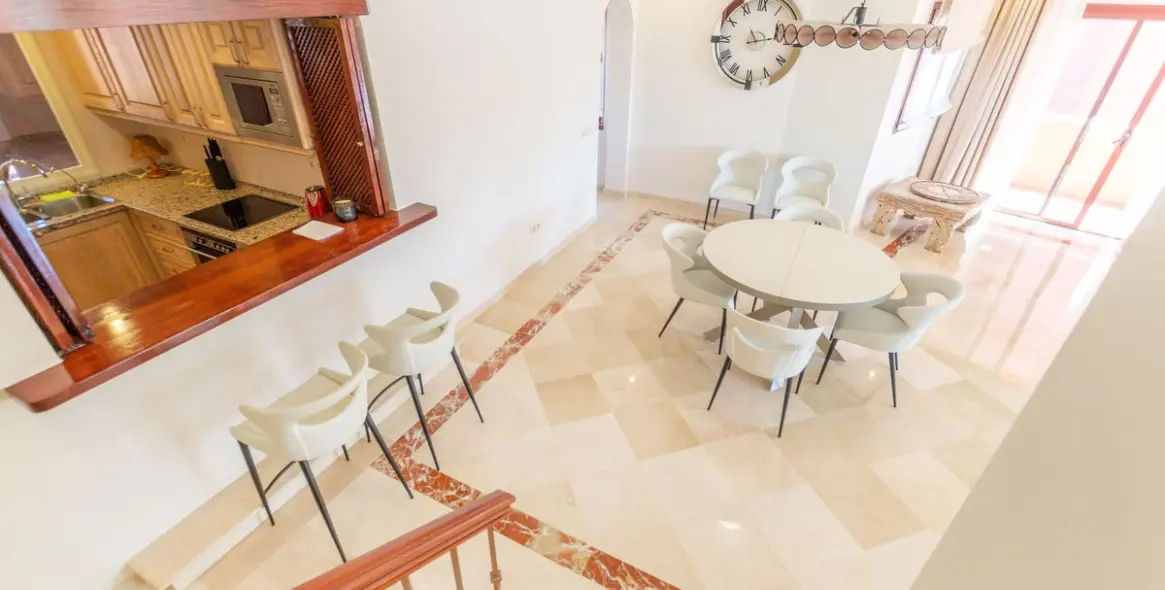 Long-term rent of penthouse in New Golden Mile 9