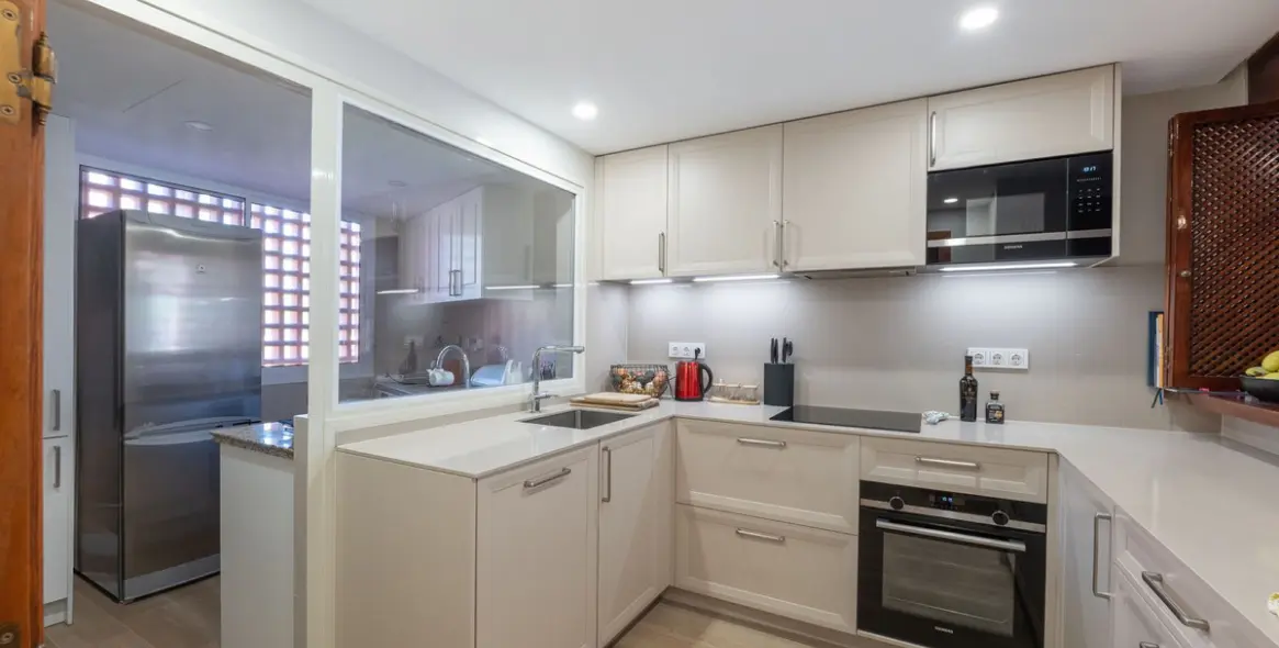 Long-term rent of penthouse in New Golden Mile 10