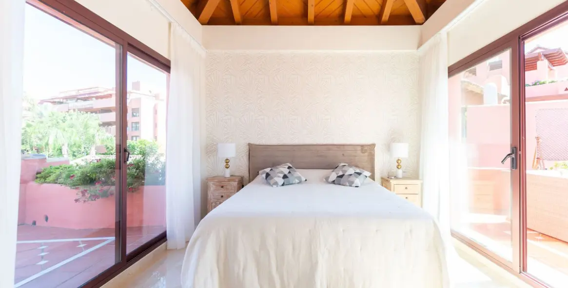 Long-term rent of penthouse in New Golden Mile 15