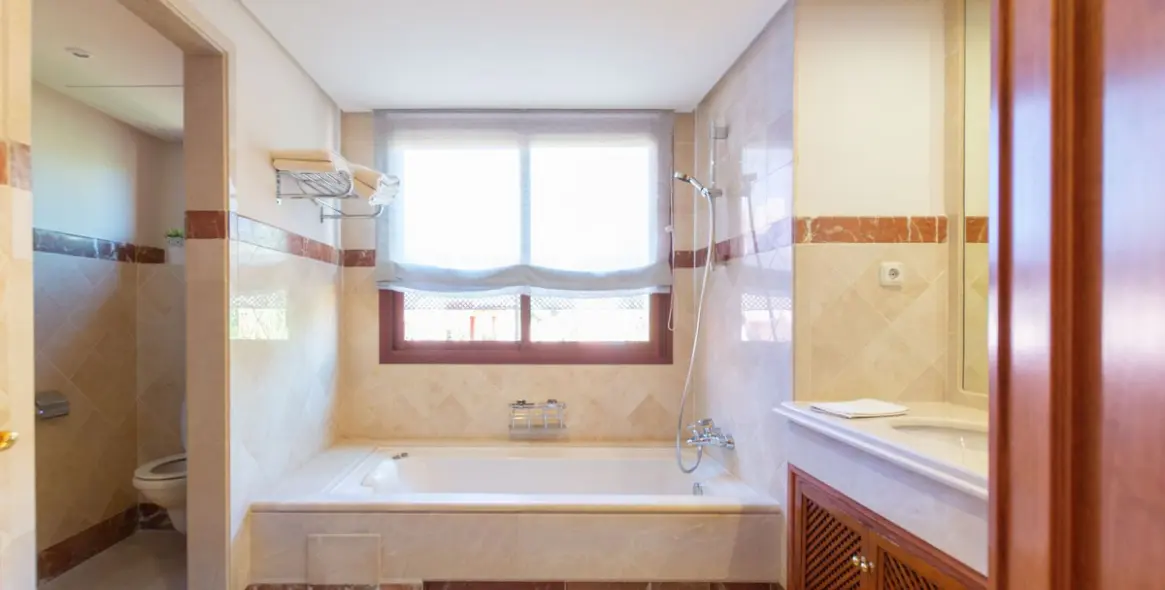 Long-term rent of penthouse in New Golden Mile 18