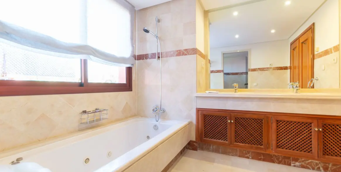 Long-term rent of penthouse in New Golden Mile 20