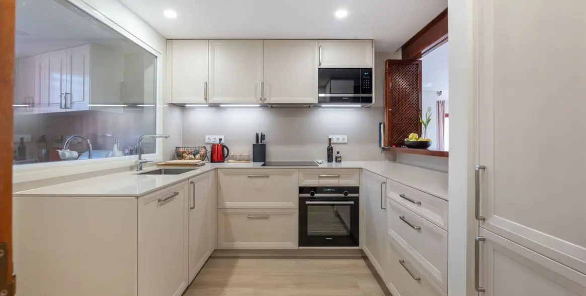 Long-term rent of penthouse in New Golden Mile 11