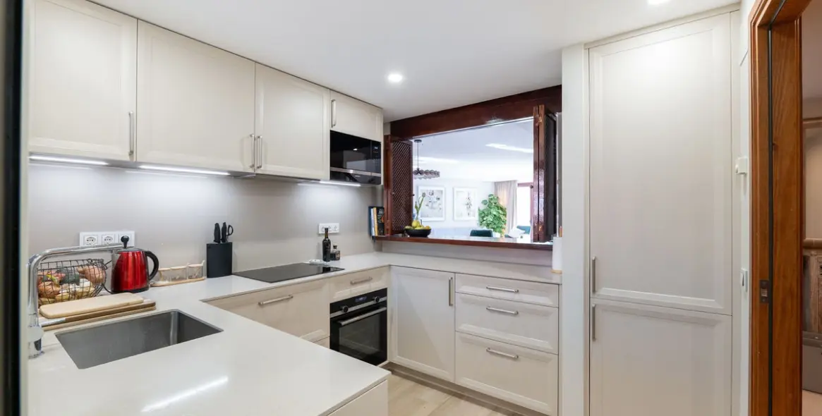 Long-term rent of penthouse in New Golden Mile 12