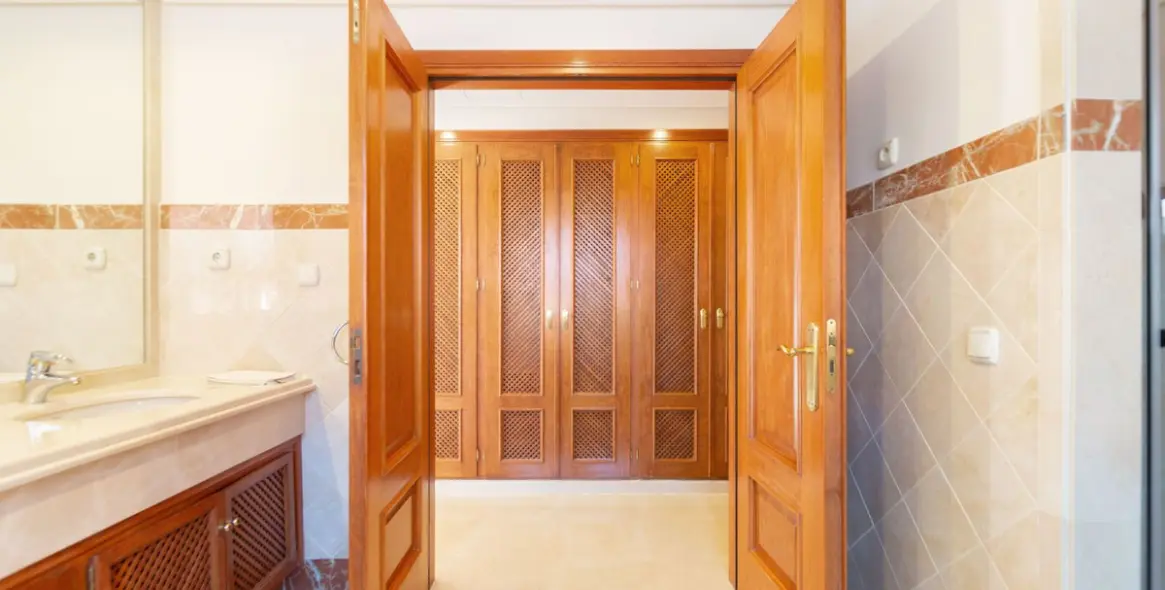 Long-term rent of penthouse in New Golden Mile 22