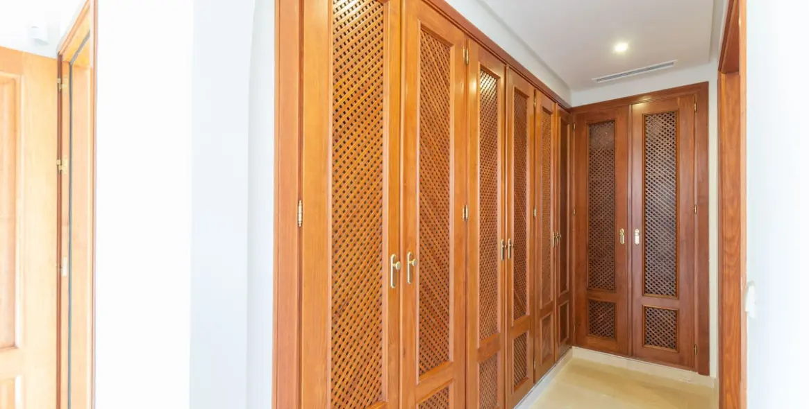 Long-term rent of penthouse in New Golden Mile 23