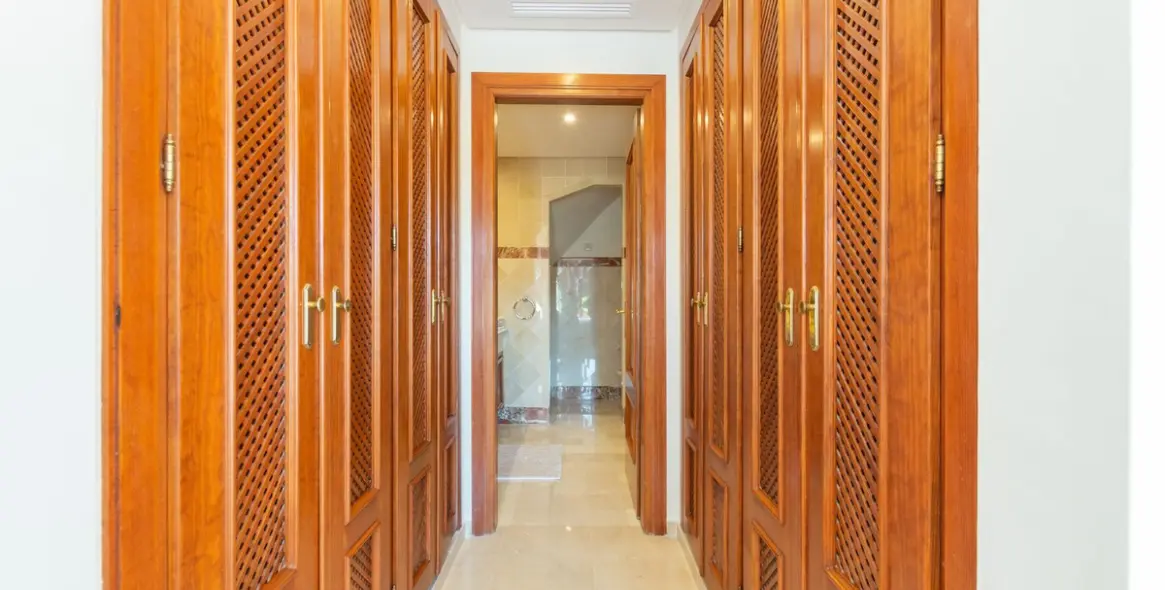 Long-term rent of penthouse in New Golden Mile 24