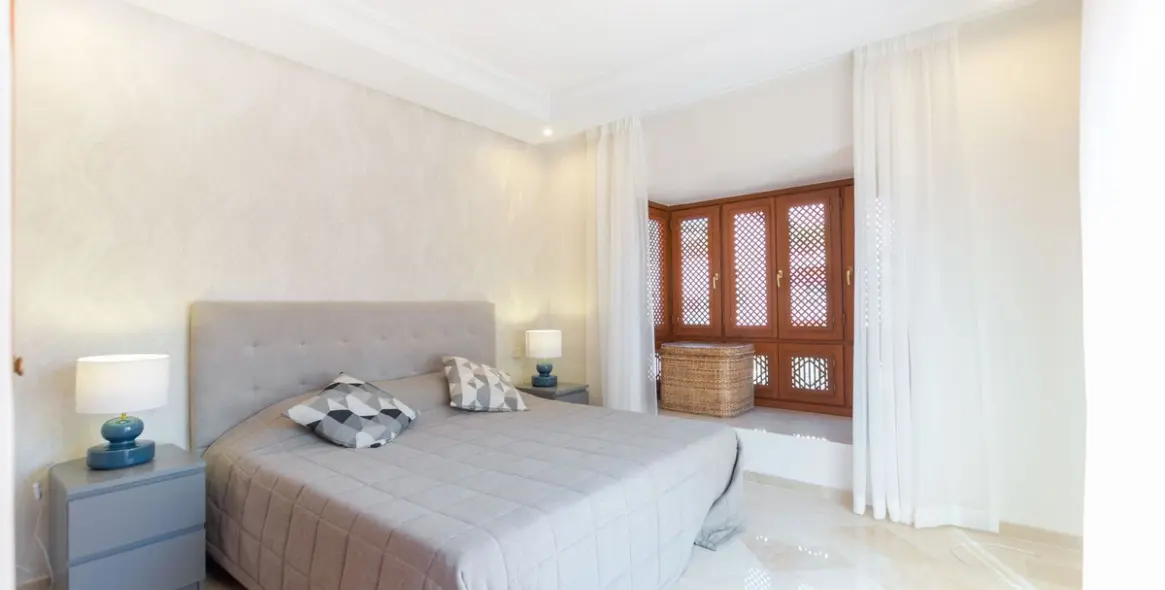 Long-term rent of penthouse in New Golden Mile 25