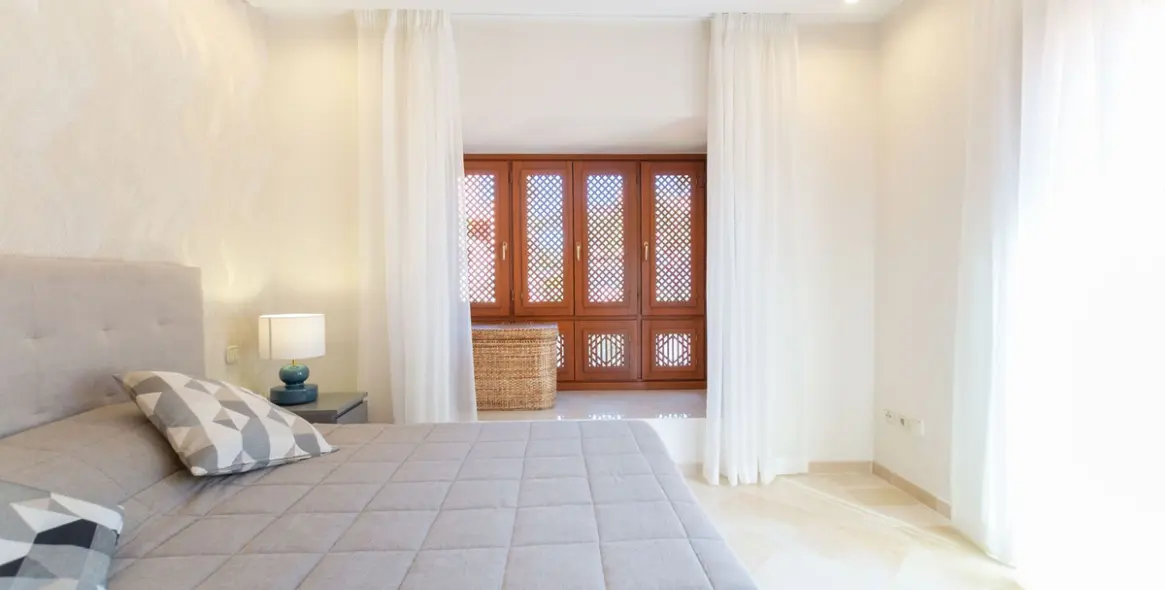 Long-term rent of penthouse in New Golden Mile 26