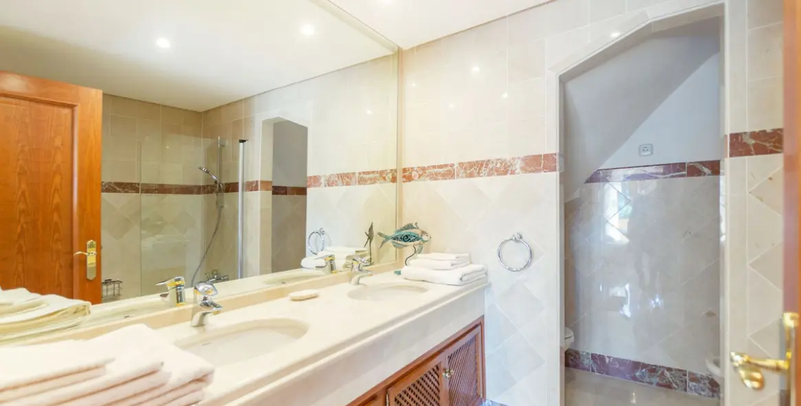 Long-term rent of penthouse in New Golden Mile 29