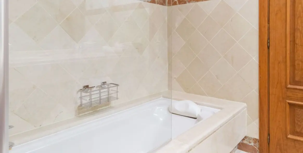 Long-term rent of penthouse in New Golden Mile 30