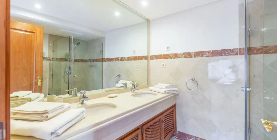 Long-term rent of penthouse in New Golden Mile 31