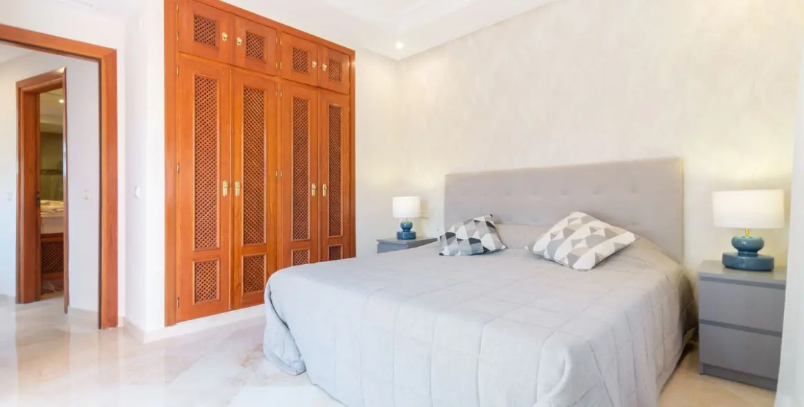 Long-term rent of penthouse in New Golden Mile 36