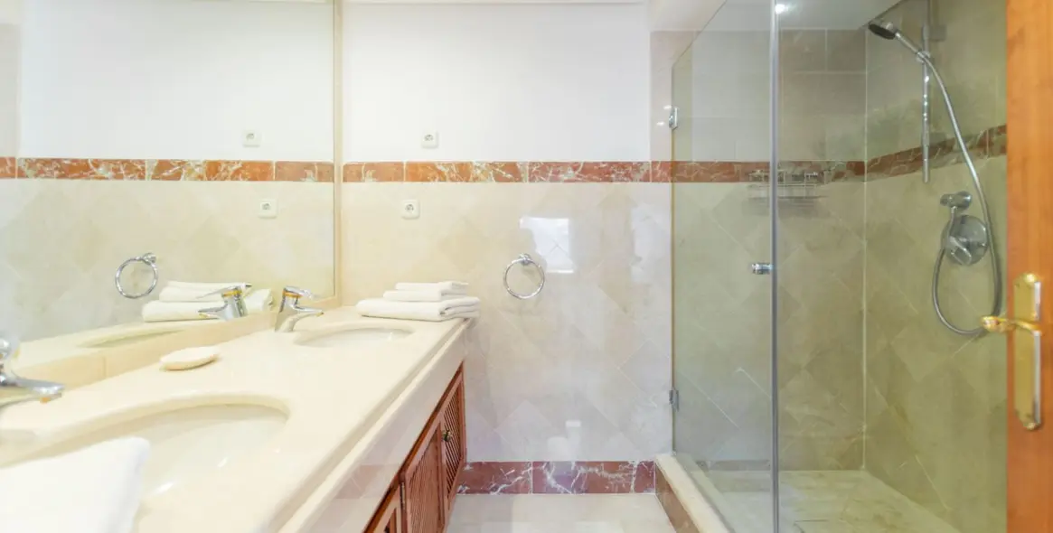Long-term rent of penthouse in New Golden Mile 38