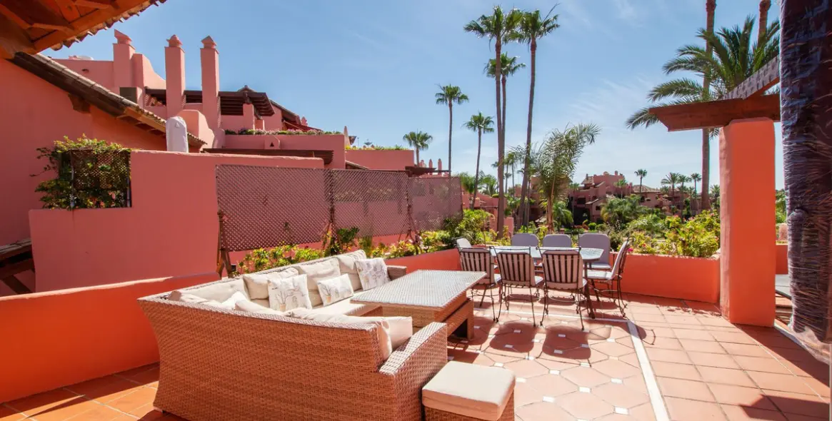 Long-term rent of penthouse in New Golden Mile 42