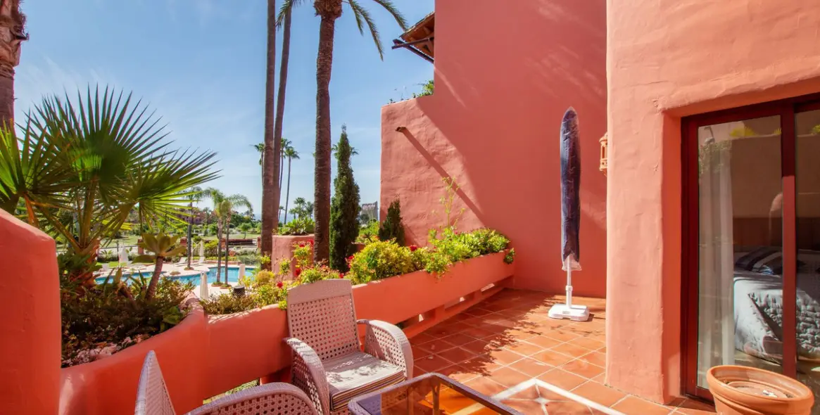 Long-term rent of penthouse in New Golden Mile 46