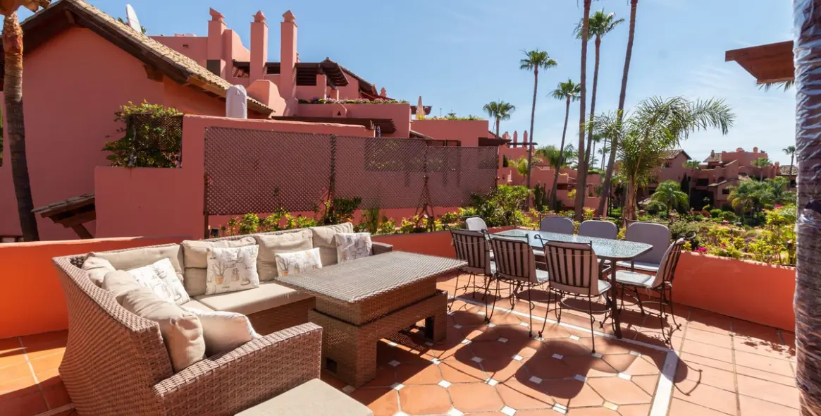 Long-term rent of penthouse in New Golden Mile 49