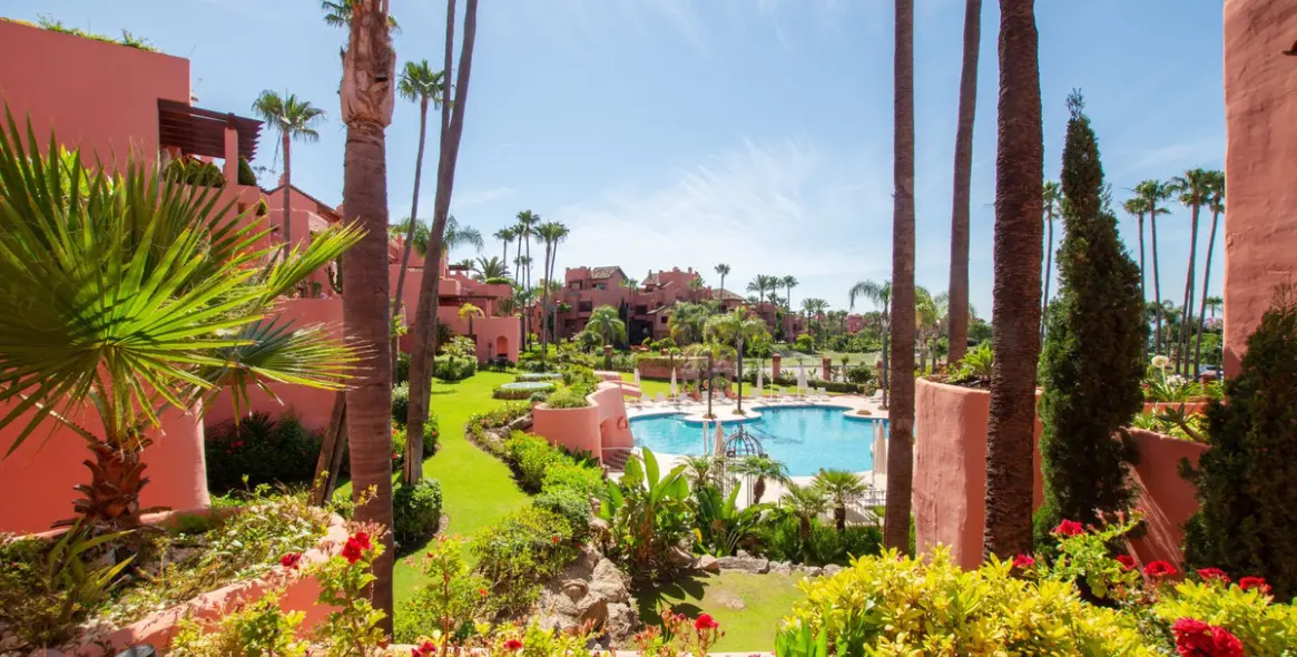 Long-term rent of penthouse in New Golden Mile 54