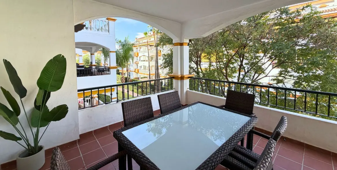 Продажа апартаментов на среднем этаже в Puerto Banús 2