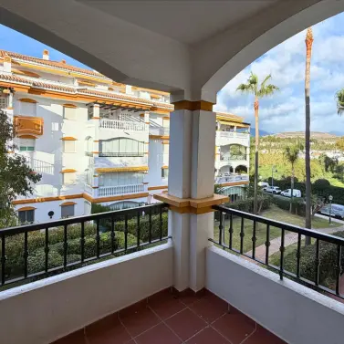 Продажа апартаментов на среднем этаже в Puerto Banús