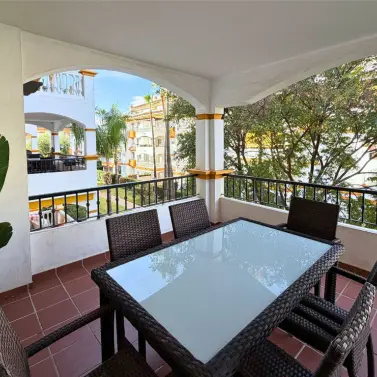 Продажа апартаментов на среднем этаже в Puerto Banús