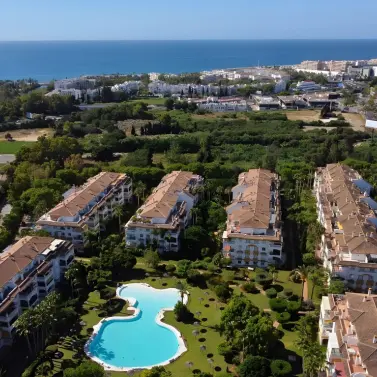 Продажа апартаментов на среднем этаже в Puerto Banús