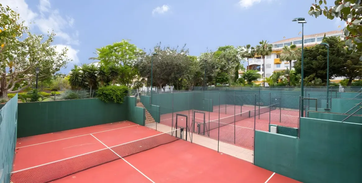 Продажа апартаментов на среднем этаже в Puerto Banús 17