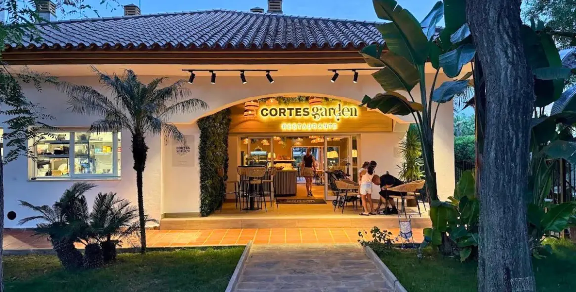 Sale of middle floor apartment in Puerto Banús 18