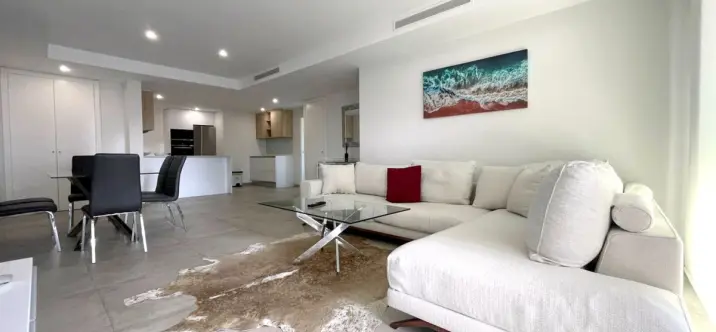 Venta de apartamento en planta media en Cancelada 1