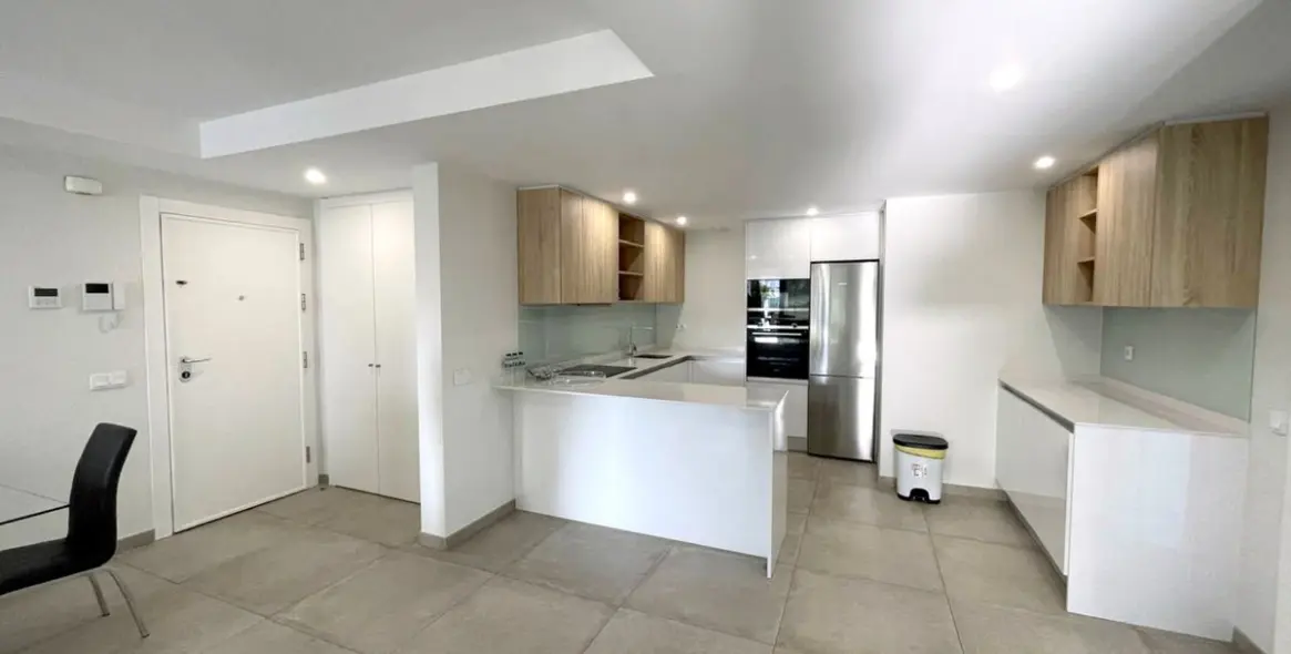 Продажа апартаментов на среднем этаже в Cancelada 4