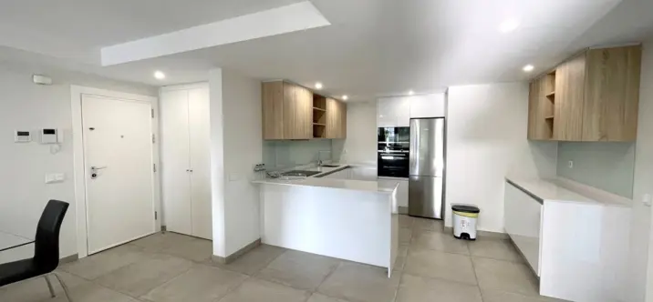 Venta de apartamento en planta media en Cancelada 3