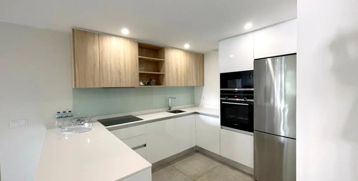 Продажа апартаментов на среднем этаже в Cancelada 5