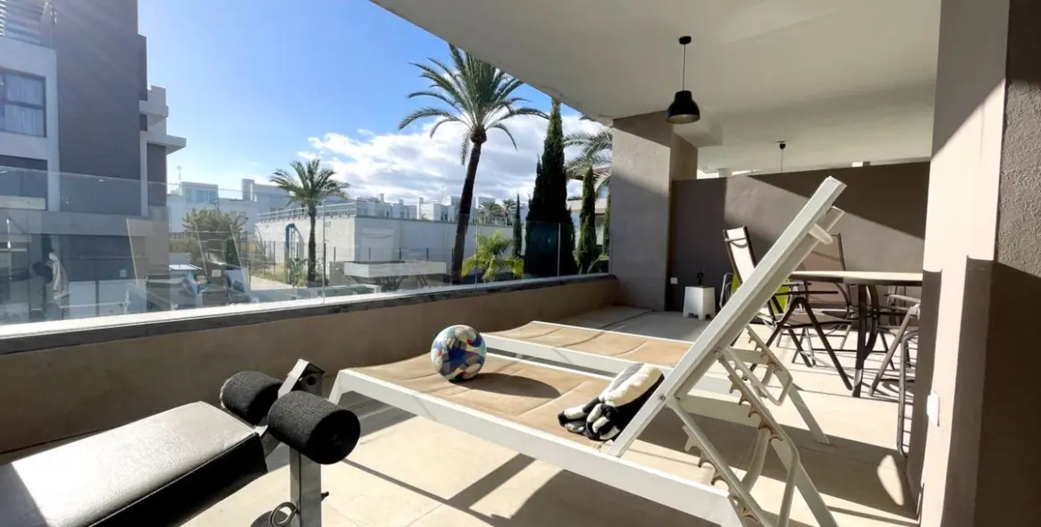 Продажа апартаментов на среднем этаже в Cancelada 9