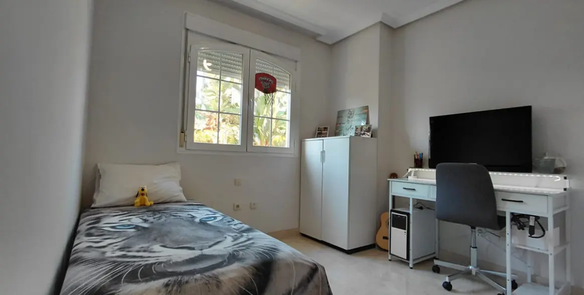 Sale of middle floor apartment in Nagüeles 4