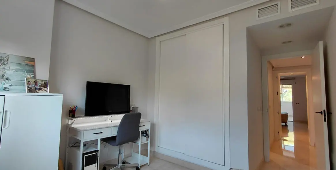 Sale of middle floor apartment in Nagüeles 7