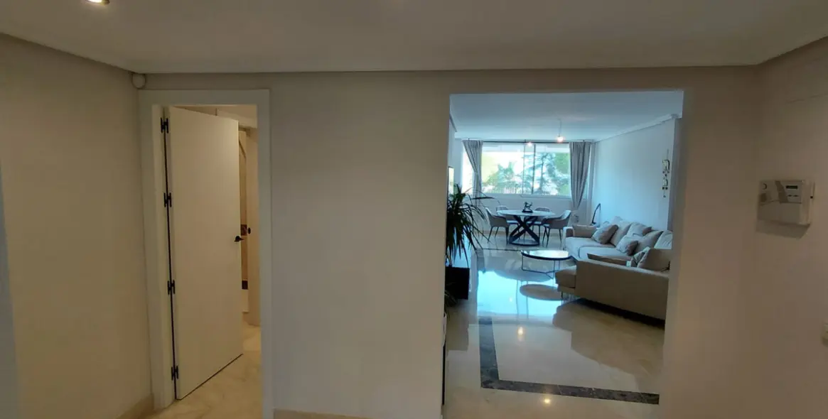 Sale of middle floor apartment in Nagüeles 9