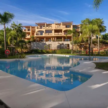 Sale of ground floor apartment in Benahavís