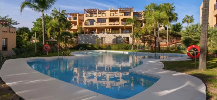 Sale of ground floor apartment in Benahavís 0