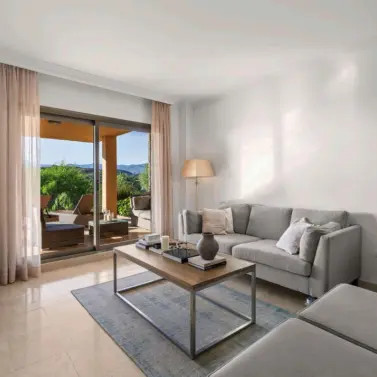 Sale of ground floor apartment in Benahavís