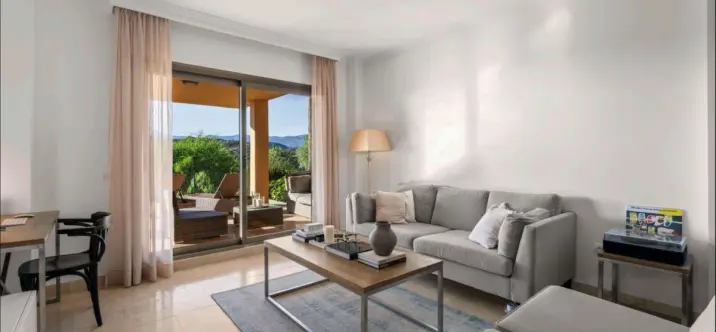 Sale of ground floor apartment in Benahavís 2