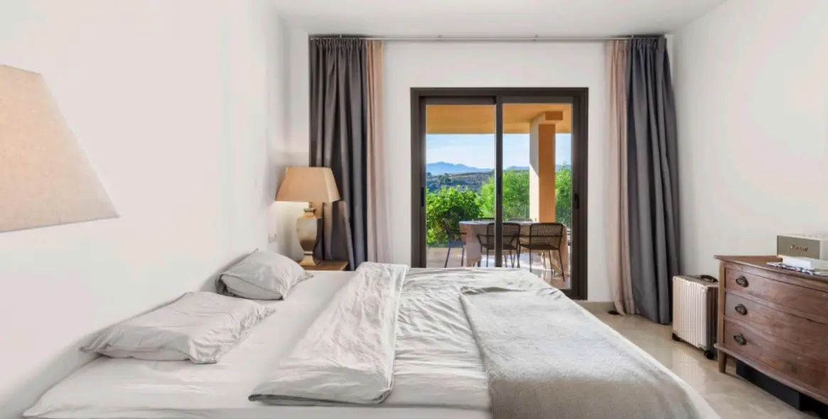 Venta de apartamento en planta baja en Benahavís 2