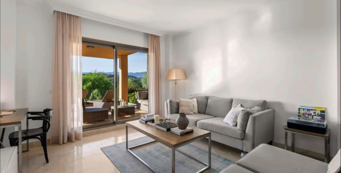 Venta de apartamento en planta baja en Benahavís 3