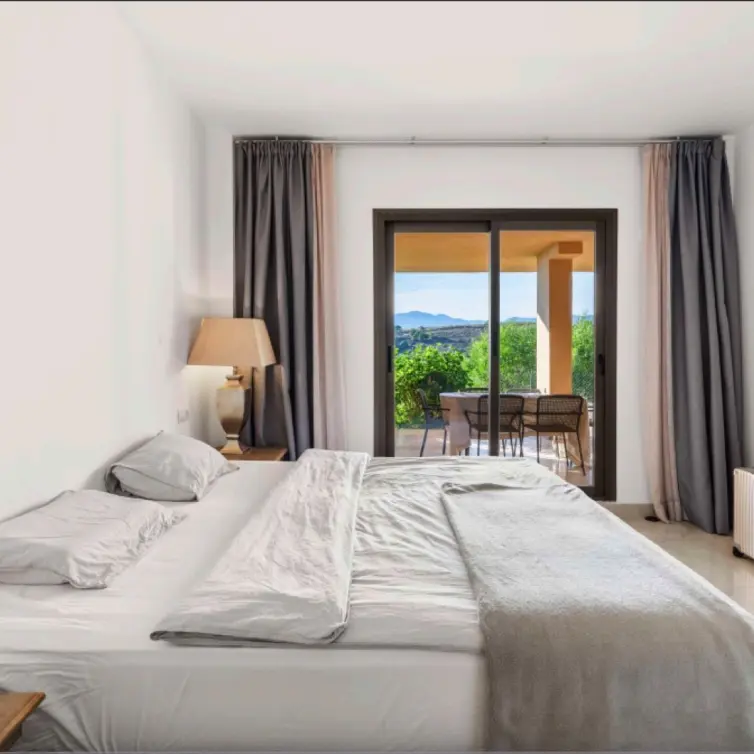 Venta de apartamento en planta baja en Benahavís