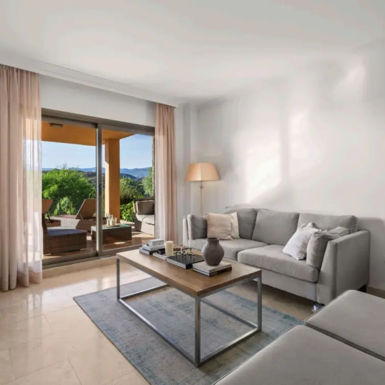 Venta de apartamento en planta baja en Benahavís