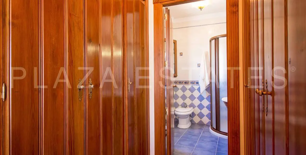 Sale of detached villa in Nerja 12