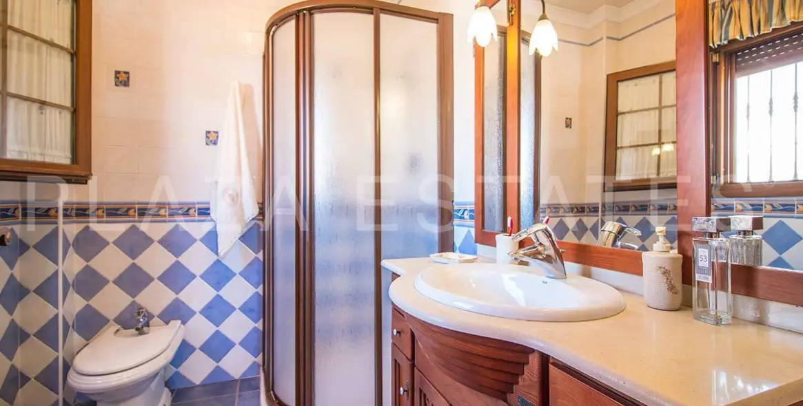 Sale of detached villa in Nerja 13