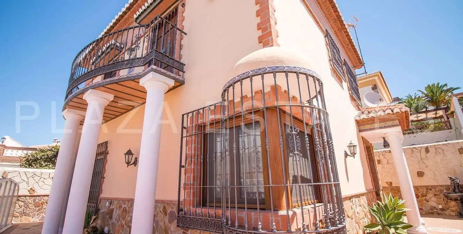 Продажа  отдельно стоящей виллы в Nerja 1