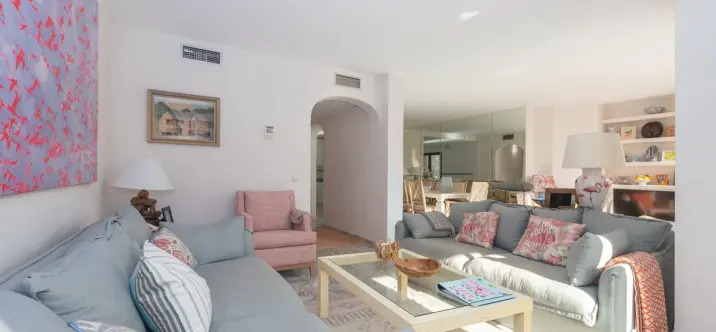 Sale of penthouse duplex in Elviria 3