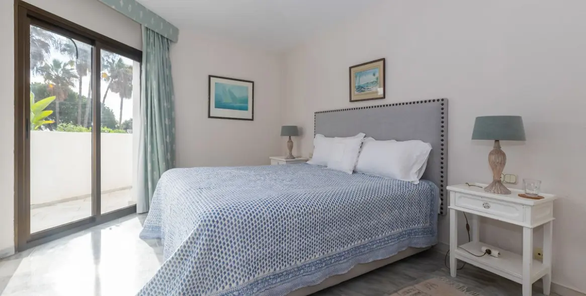 Продажа двухуровневого пентхауса в Elviria 16