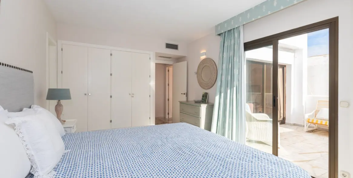 Продажа двухуровневого пентхауса в Elviria 18